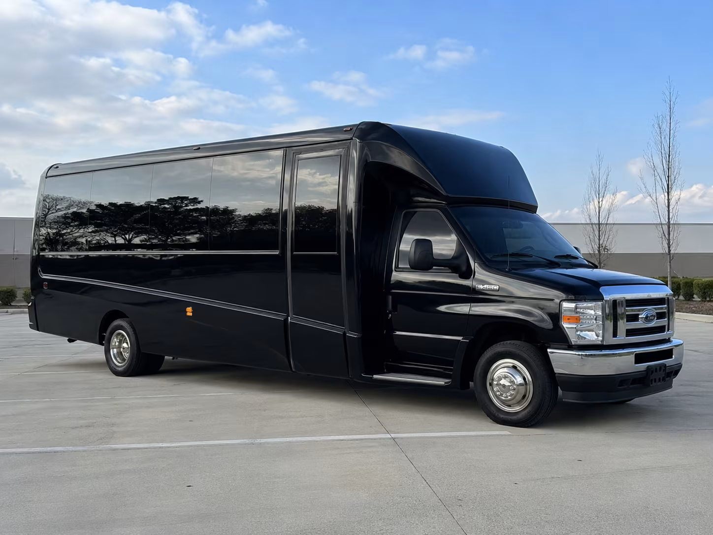 minibuses and shuttle buses for local golf tournaments and sporting events