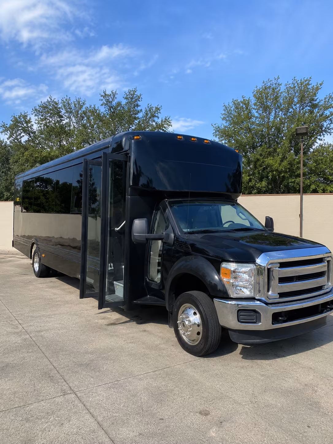 mount pleasant 20 passenger party bus